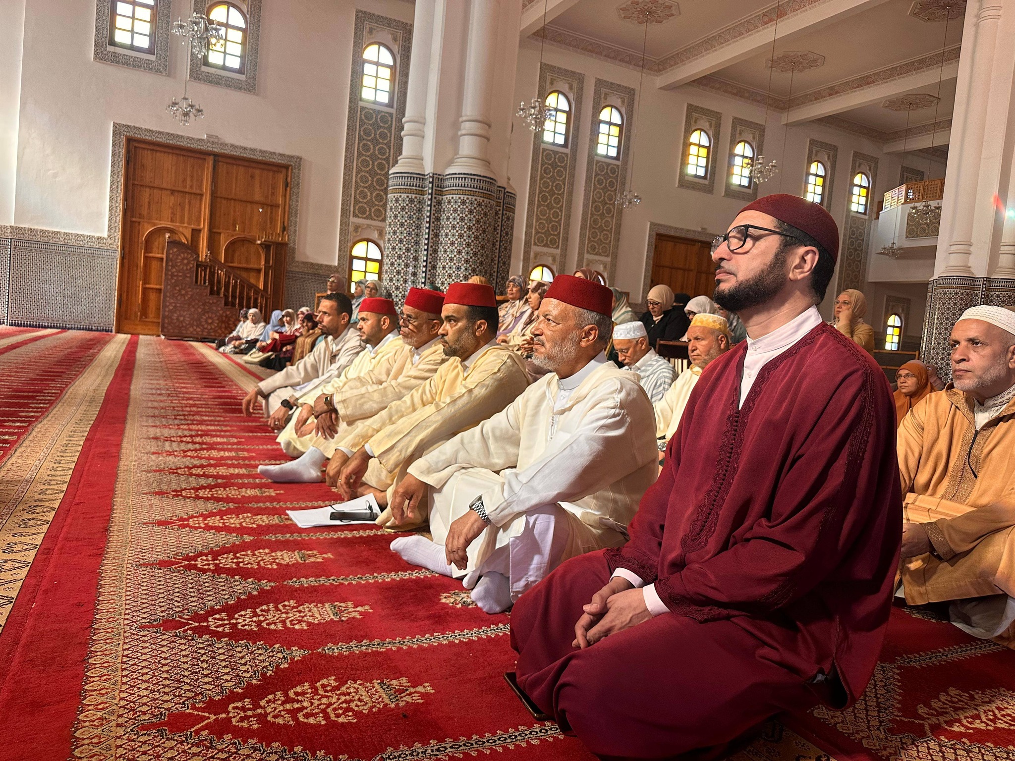صور توثيقية للقاء الخاص بالاستماع إلى كلمة فضيلة السيد الأمين العام للمجلس العلمي الأعلى ب