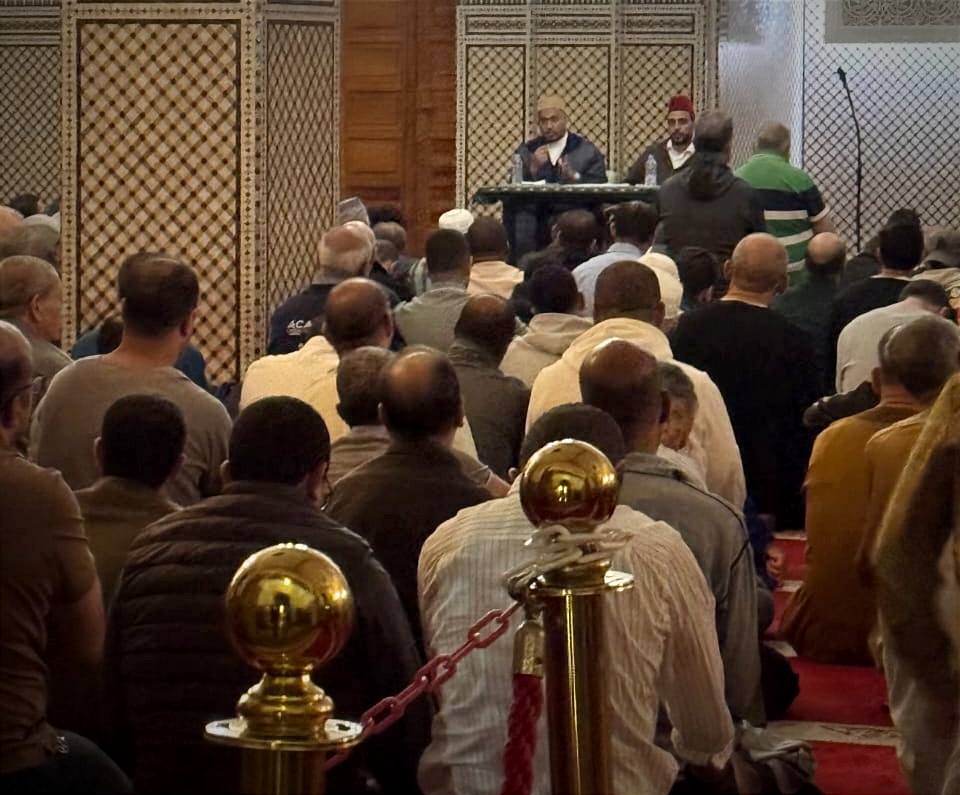 صور من الندوة العلمية بمسجد الفجر بالصخور السوداء، بعنوان: "بيان الأحكام المتعلقة بمن تنقص