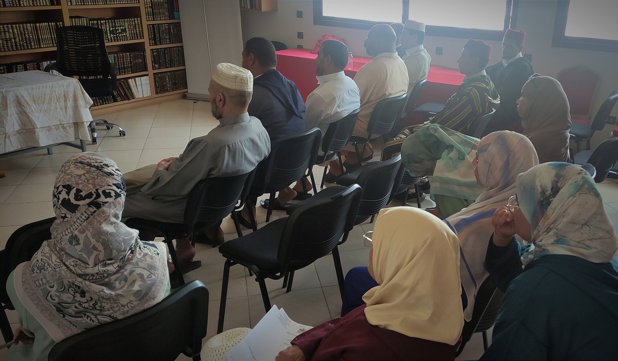 صور من اللقاء الشهري للجنة عمل الأئمة المرشدين والمرشدات الذي انعقد بمقر المجلس العلمي يوم
