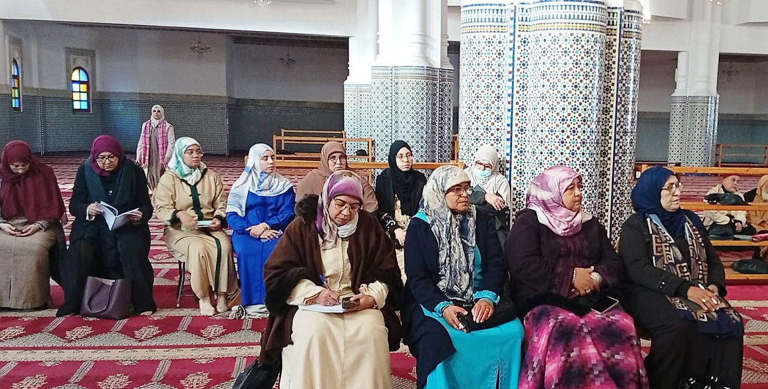 يوما إخباريا لفائدة القيمين الدينيين لشرح الدليل الخاص بتنظيم الغرض من الأماكن المخصصة لإقامة شعائر الدين الإسلامي فيها ، وكذا شروط وضوابط ومعايير التخطيط والترخيص ببنائها وإصلاحها وتسييرها والتدابير المنظمة لتأهيل وتكليف القيمين الدينيين بالمساجد