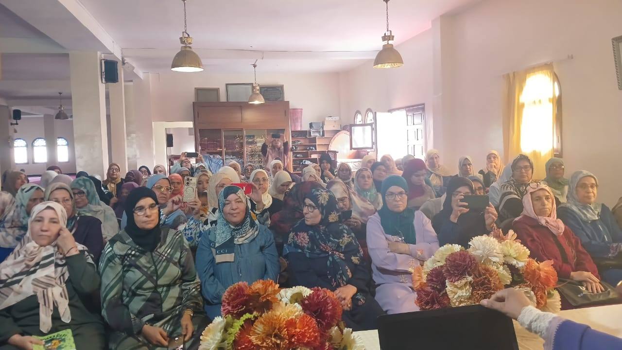 تنزيل خطة تسديد التبليغ، واهتداءً بسيرة المصطفى صلى الله عليه وسلم في العناية بالأسرة وتوج