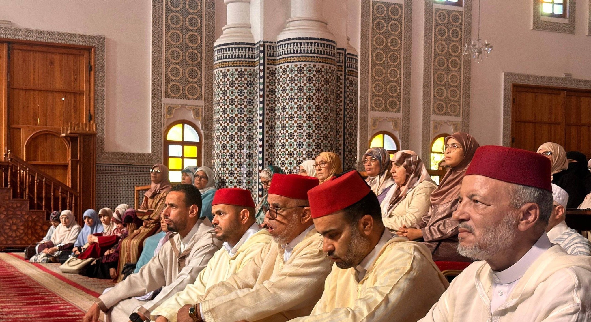 صور توثيقية للقاء الخاص بالاستماع إلى كلمة فضيلة السيد الأمين العام للمجلس العلمي الأعلى ب