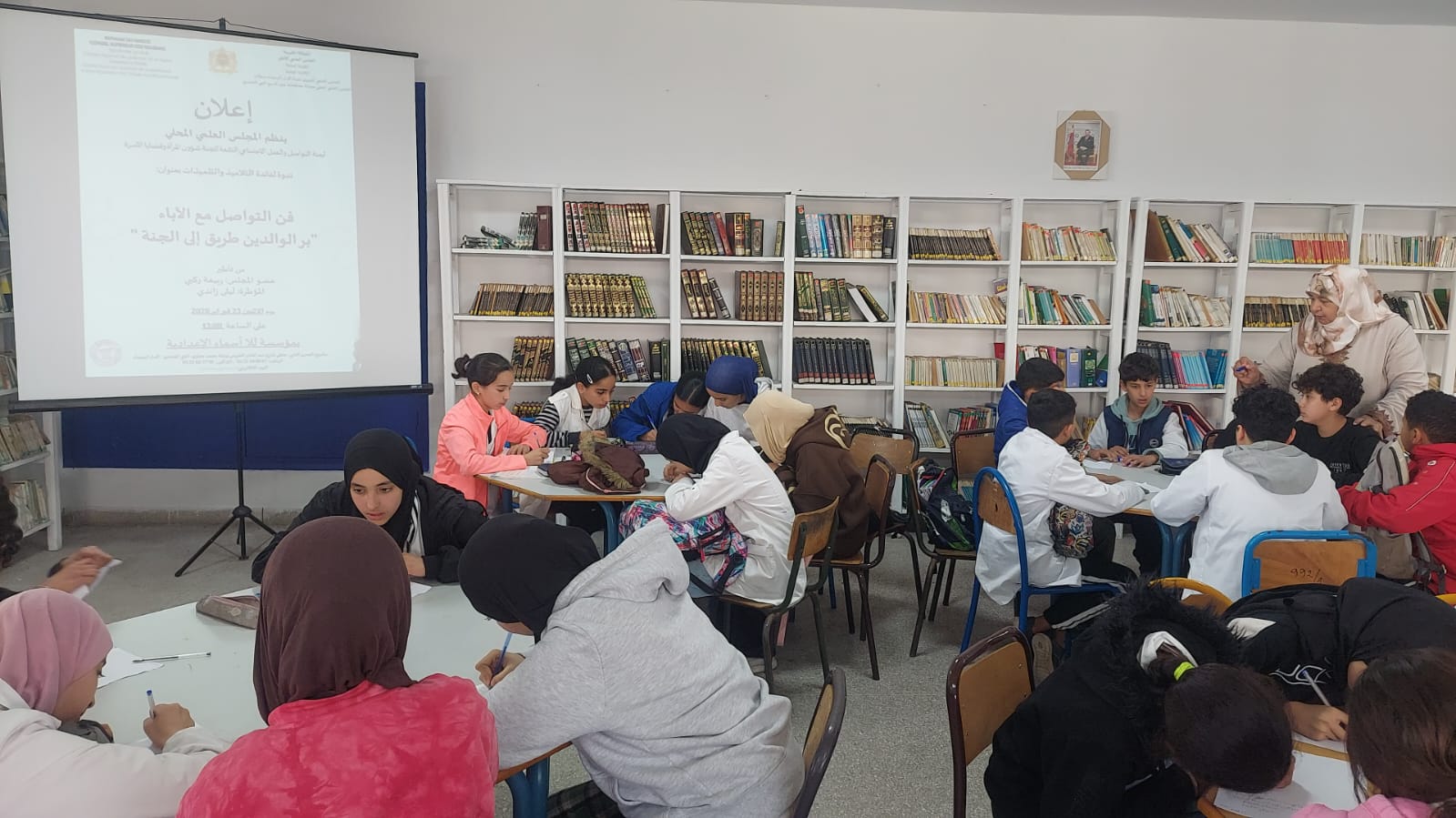 لقاء تواصليا مع الأباء في موضوع فن التواصل بعنوان:بر الوالدين طريق إلى الجنة