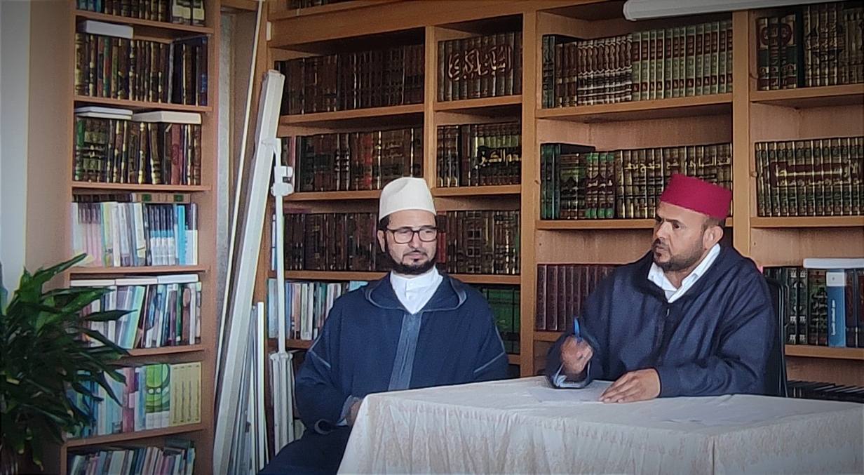 صور من اللقاء الشهري للجنة عمل الأئمة المرشدين والمرشدات الذي انعقد بمقر المجلس العلمي يوم